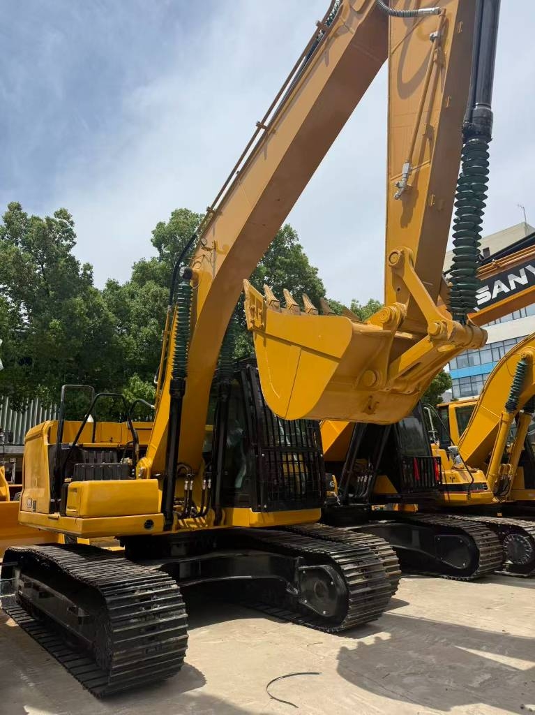 Pelle sur chenilles Caterpillar 320 — occasion 2023, 900 h
