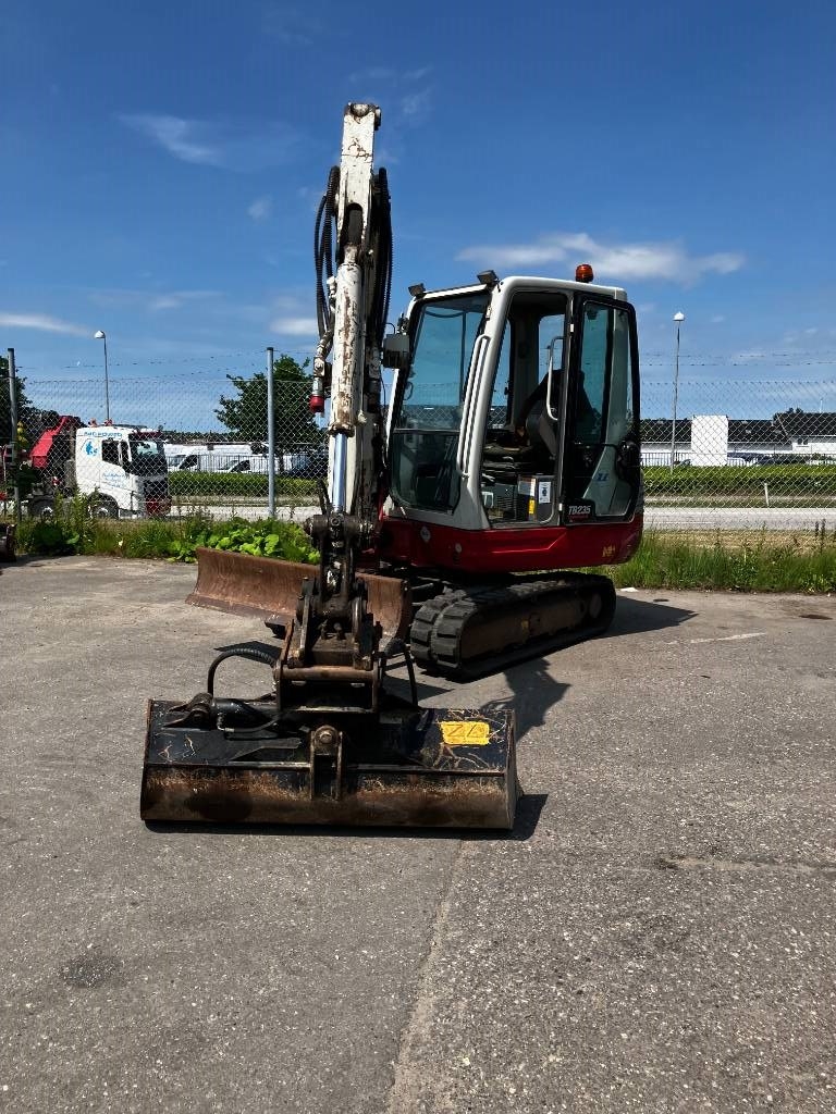 Takeuchi TB 235 CR