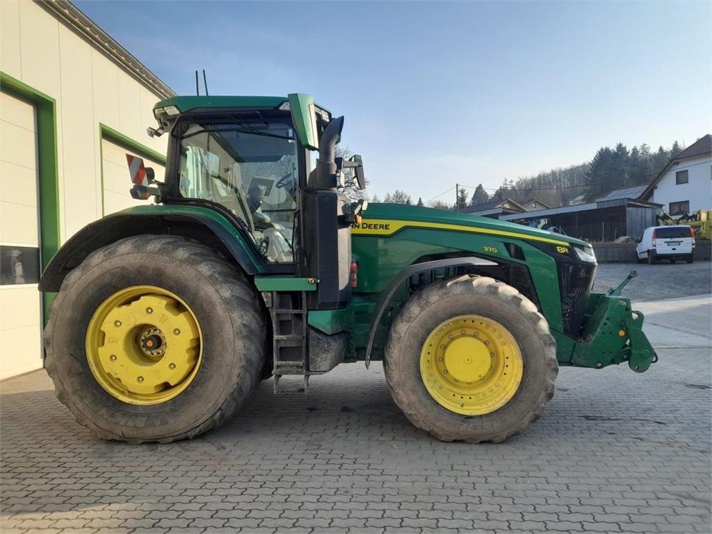 8R 370