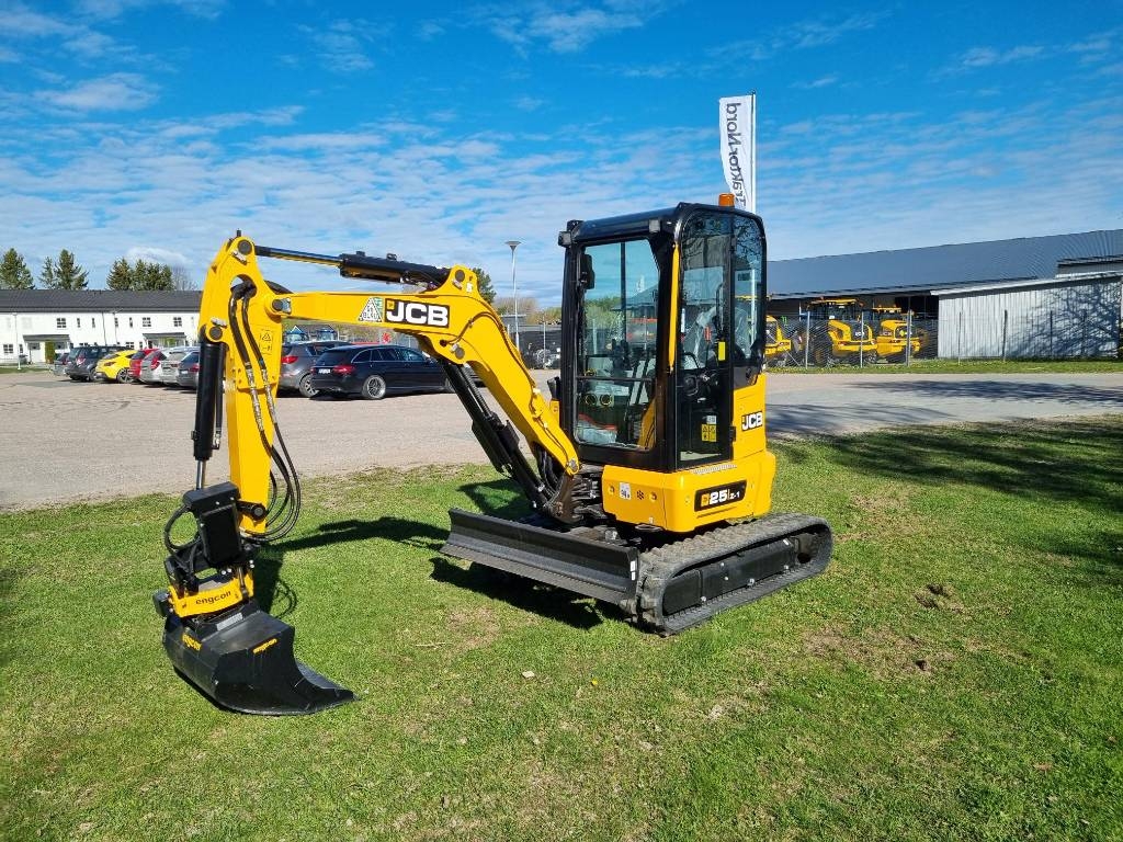 JCB 25Z-1 med rotortilt 0,99% ränta