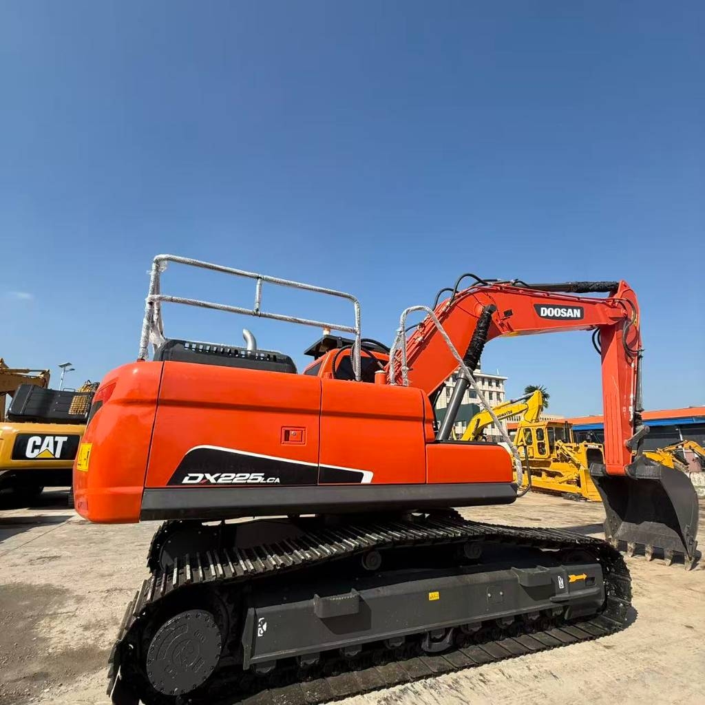 Doosan DX 225