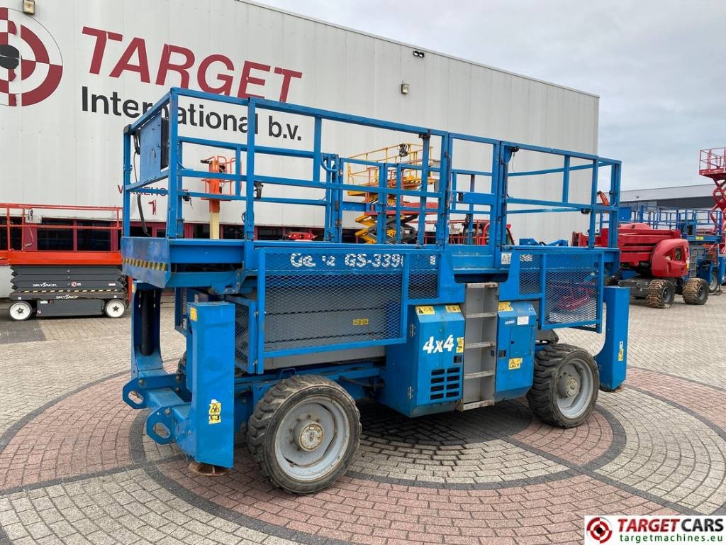 Genie GS-3390 RT Diesel 4x4 Scissor Work Lift 1206cm