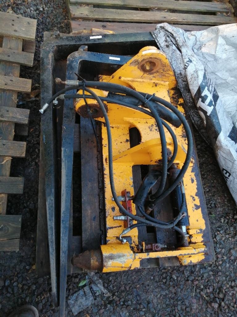 JCB PIN AND CONE HEADSTOCK