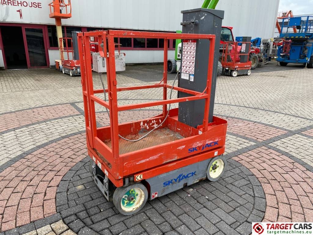 SkyJack SJ16 Electric Vertical Mast Work Lift 675cm