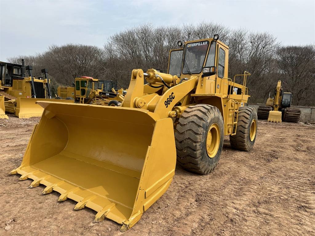 Chargeuse sur pneus Caterpillar 966C — occasion 2014