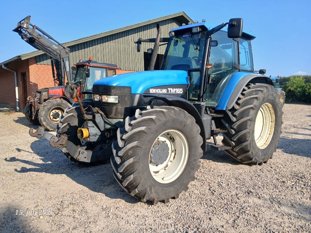 New Holland TM 165 med frontlift og front pto.