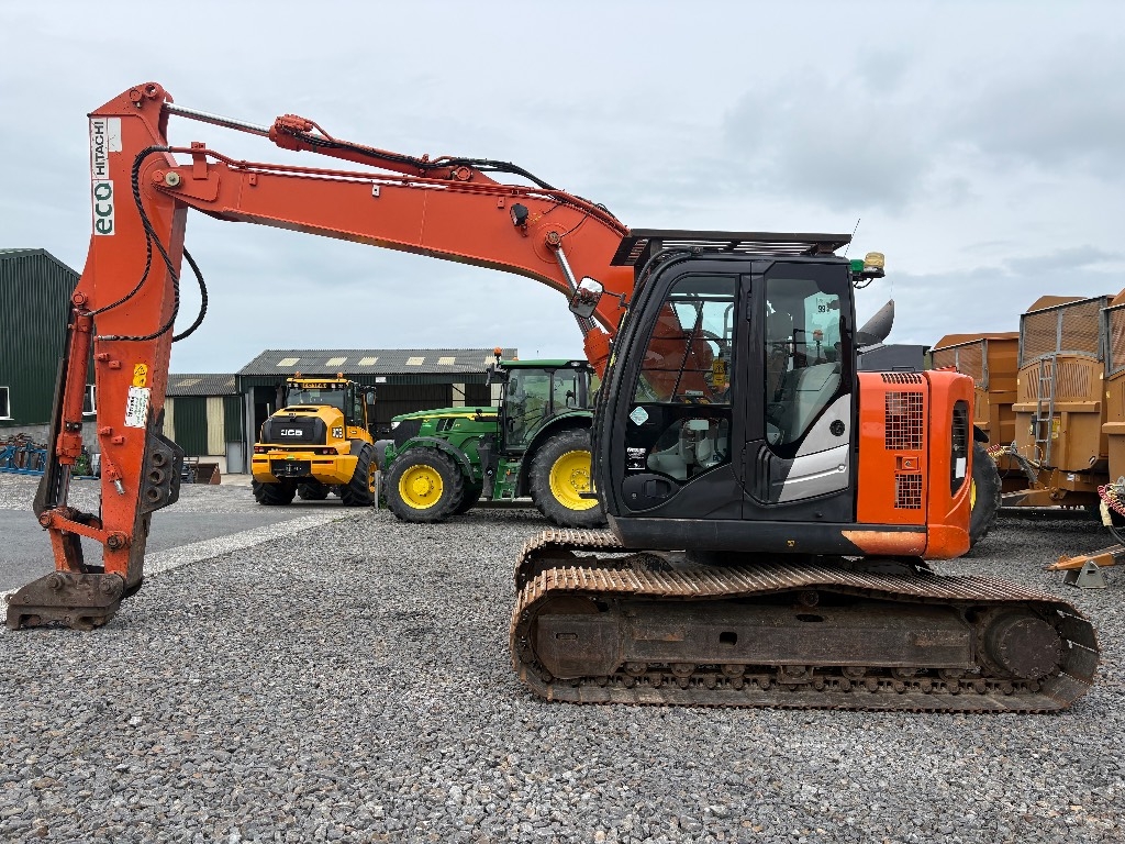 Hitachi ZX 135 US-6