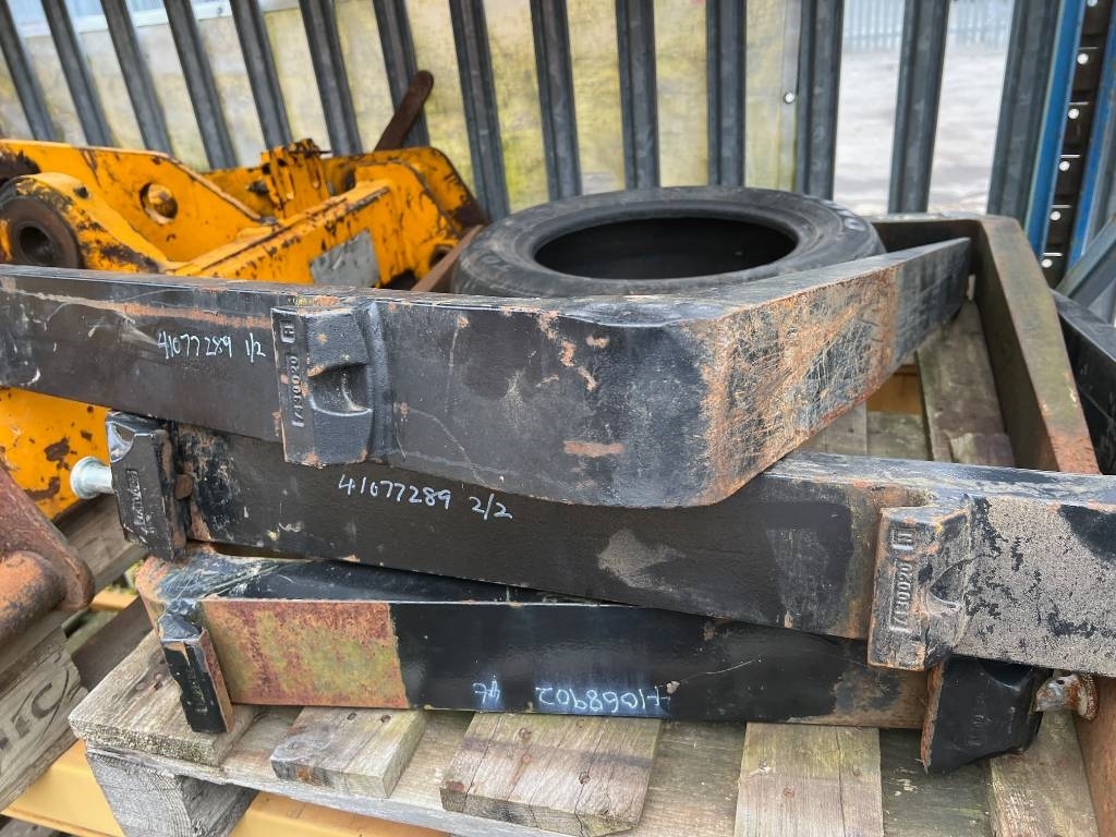 JCB 4T FORKS PIN & CONE — occasion 2023