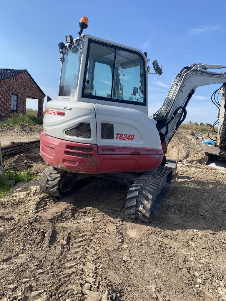 Takeuchi TB 240