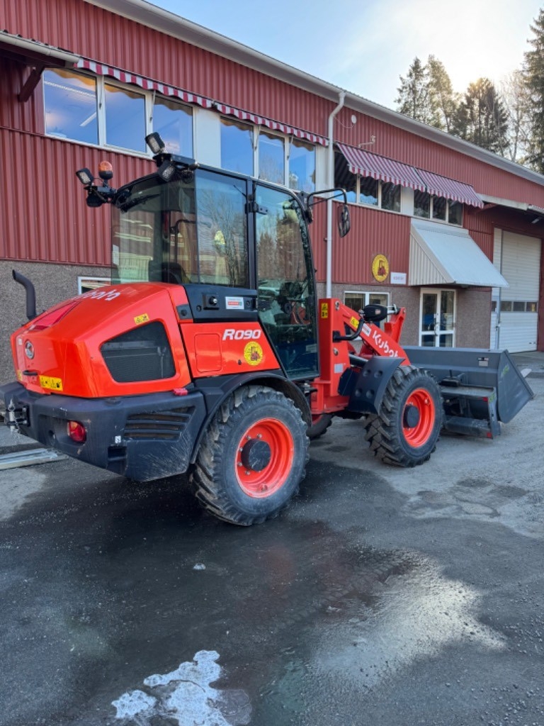 Kubota R 090