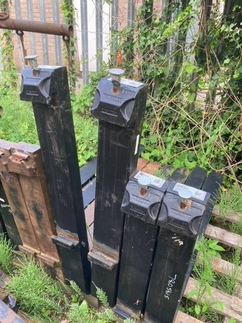 JCB TALL PAIR OF PALLET TINES