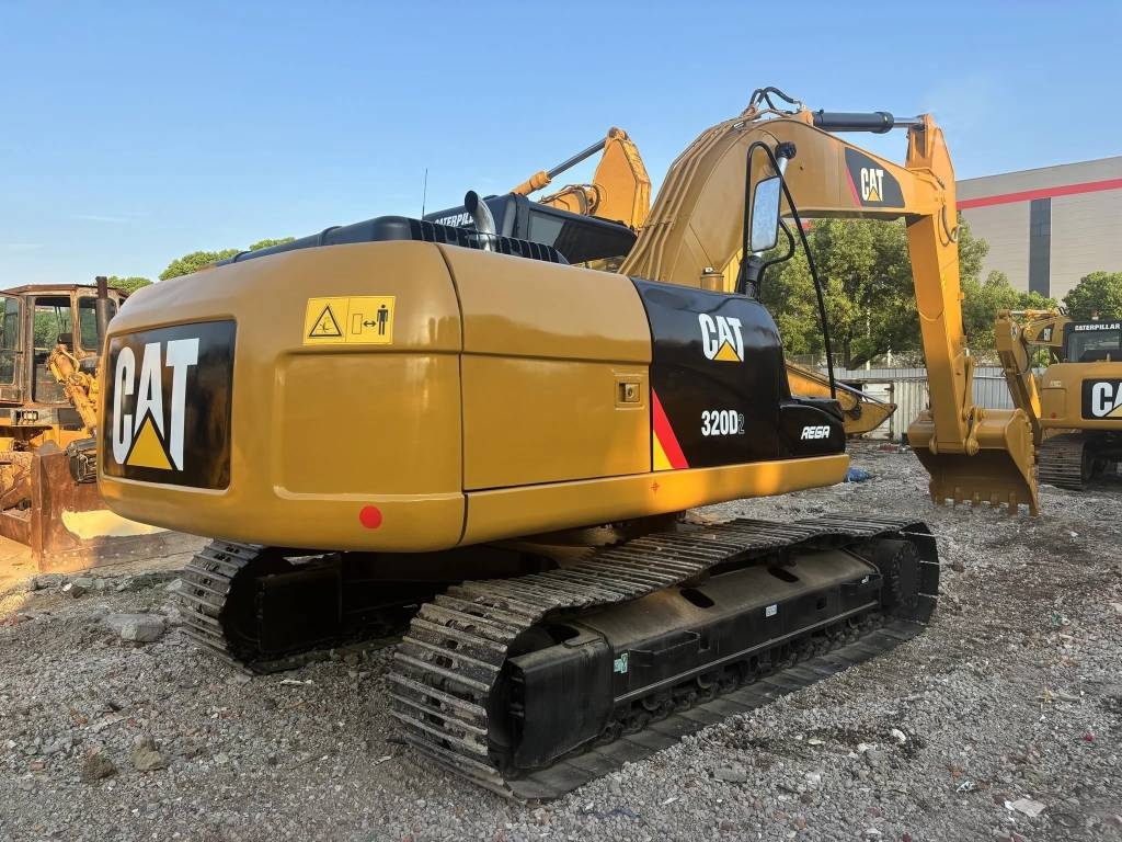CAT 320 D