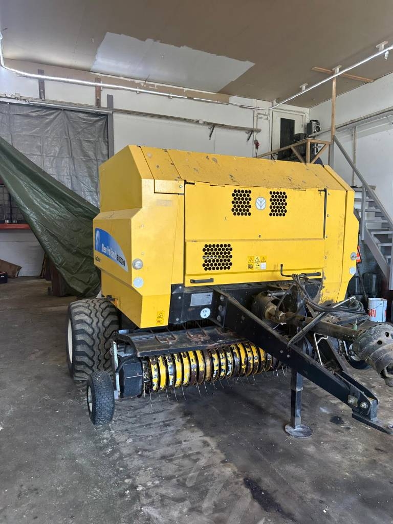 New Holland BR 6090