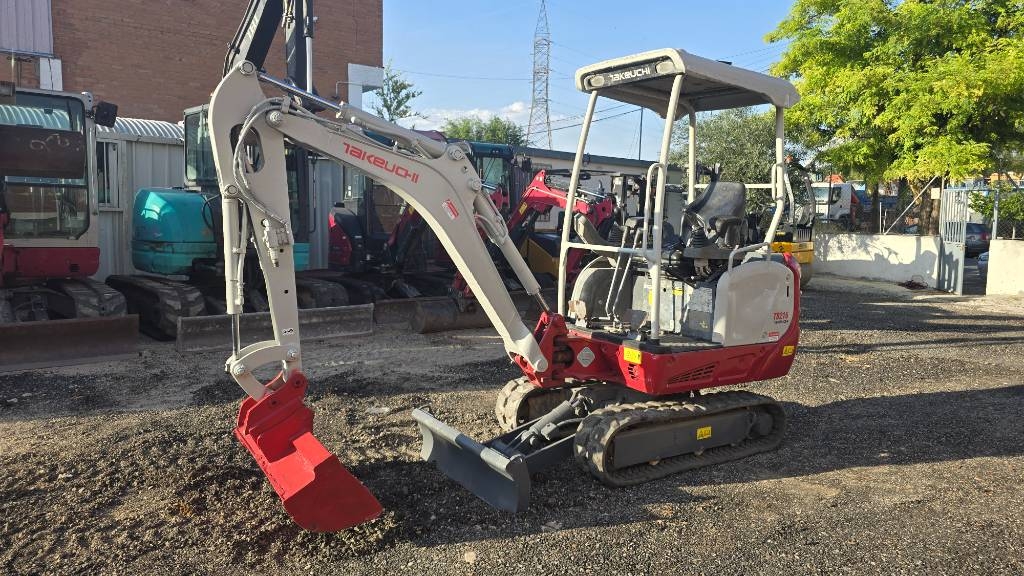Mini-pelle Takeuchi TB 216 — occasion 2017, 3 300 h