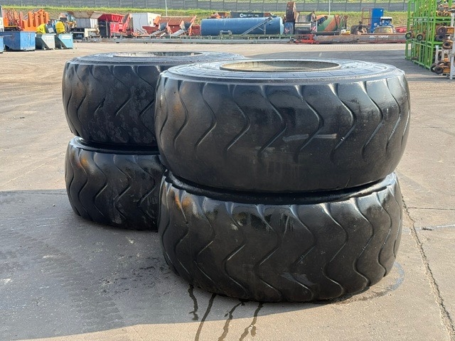 Liebherr L 576 Complete wheel set