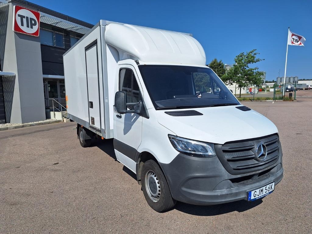 Mercedes-Benz Vehicle Light 4x2 Van box