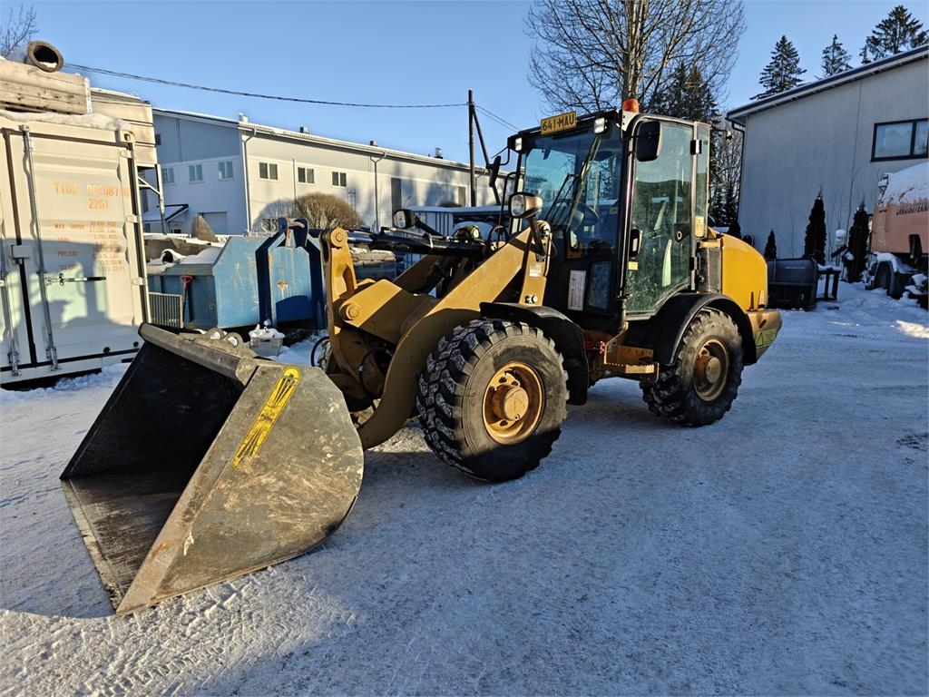 CAT 906M