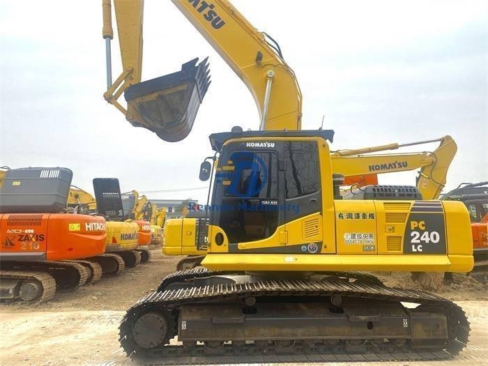 Pelle sur chenilles Komatsu PC 240 -8 — occasion 2021, 1 400 h