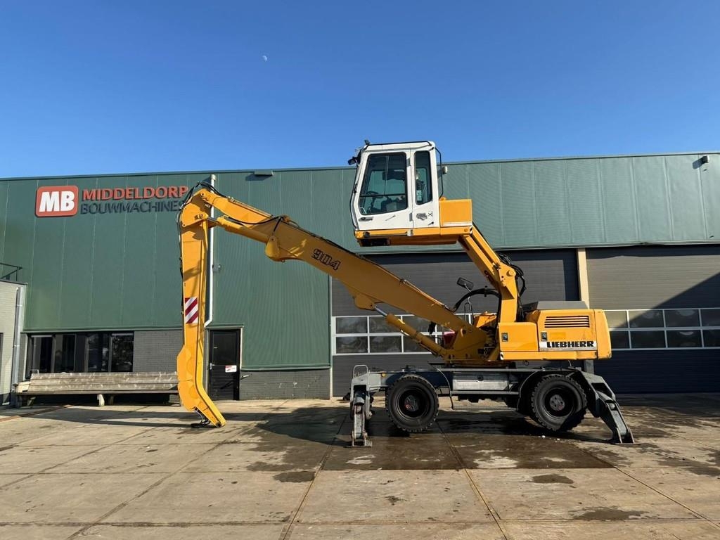 Liebherr A 904