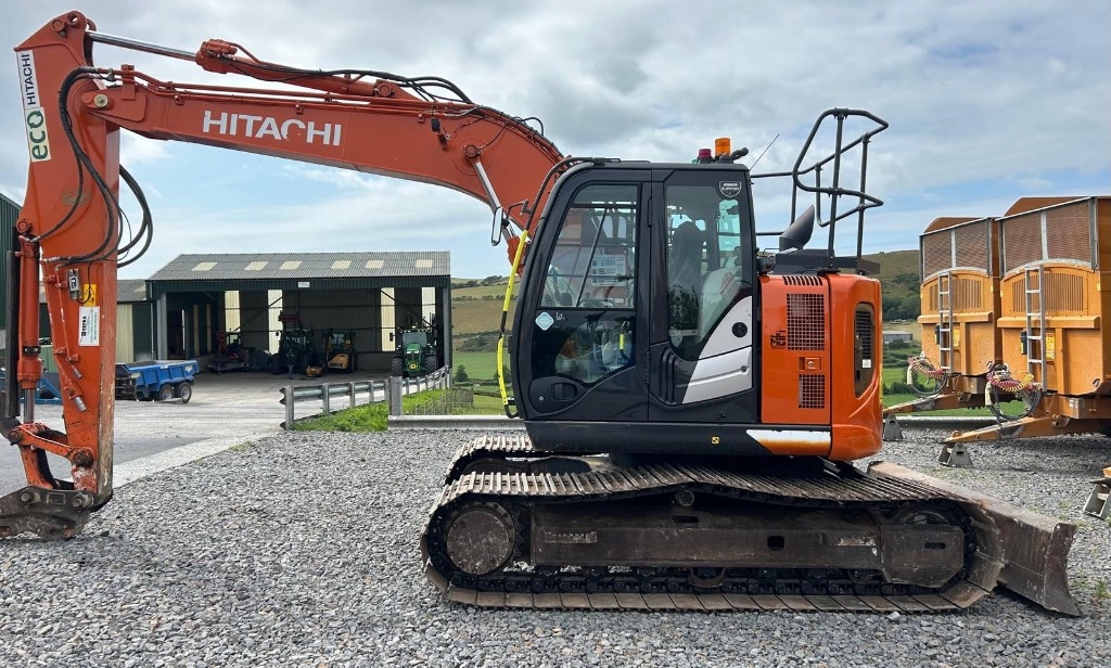 Hitachi ZX 135 US-6