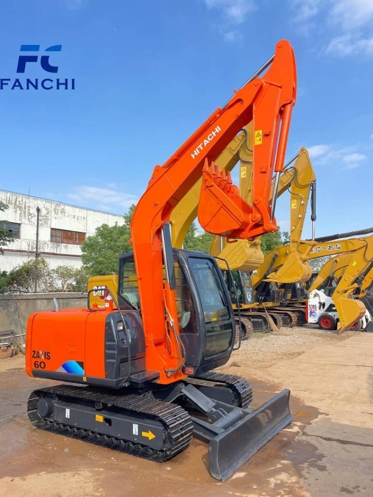 Pelle sur chenilles Hitachi ZX 60 — occasion 2024, 500 h