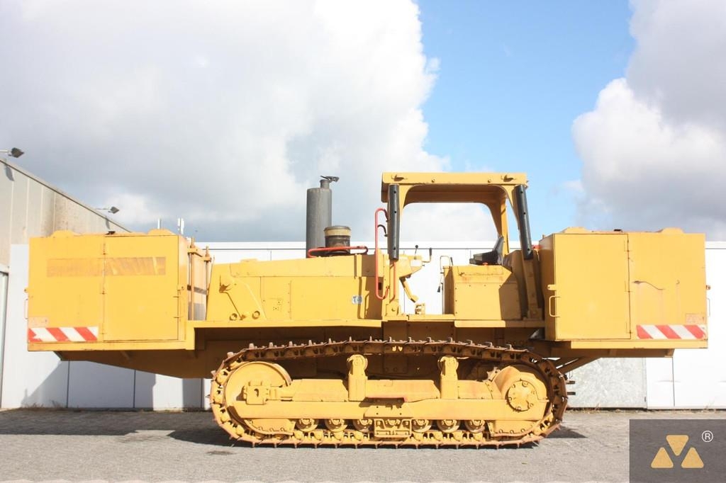 CAT D6E Fuel tanker