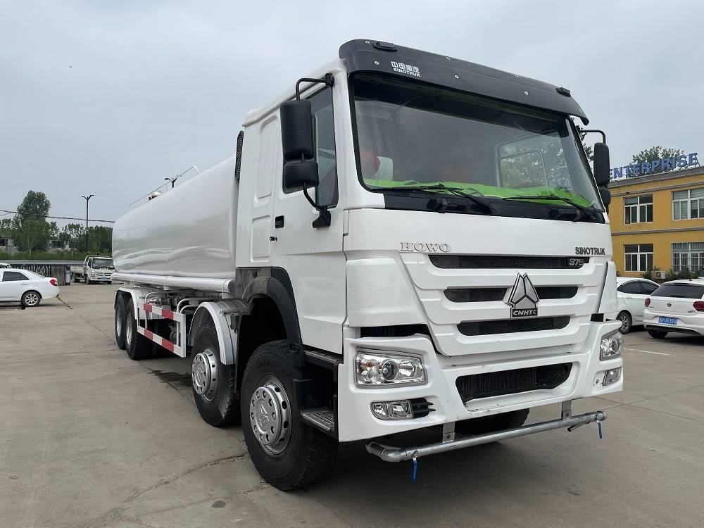Camion citerne Howo 375 8x4 — occasion 2024, 200 h