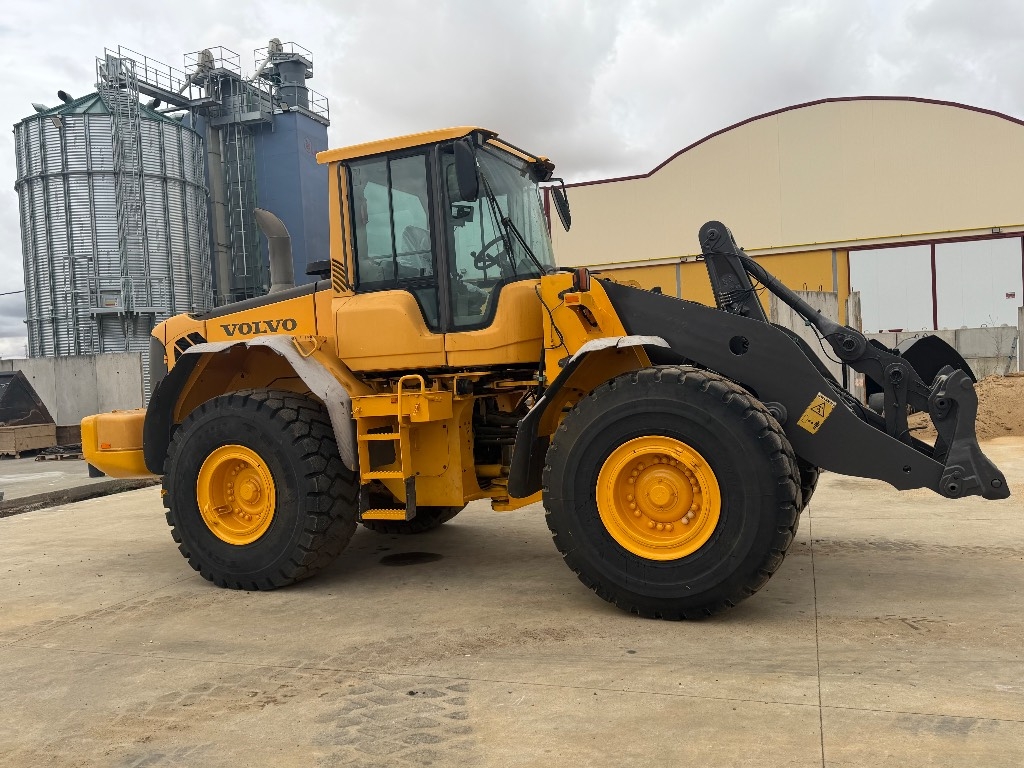Chargeuse sur pneus Volvo L 120 F — occasion 2007