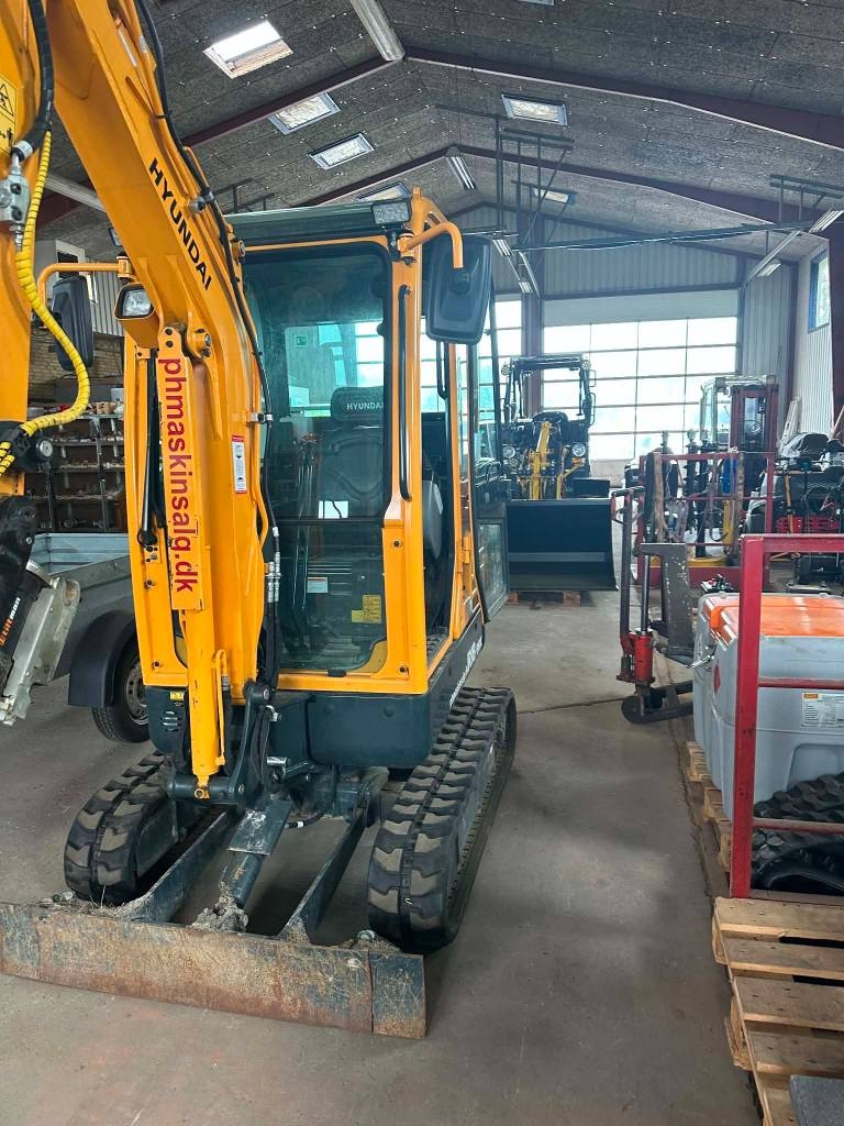 Pelle sur chenilles Hyundai R18-9AK — occasion 2022, 246 h