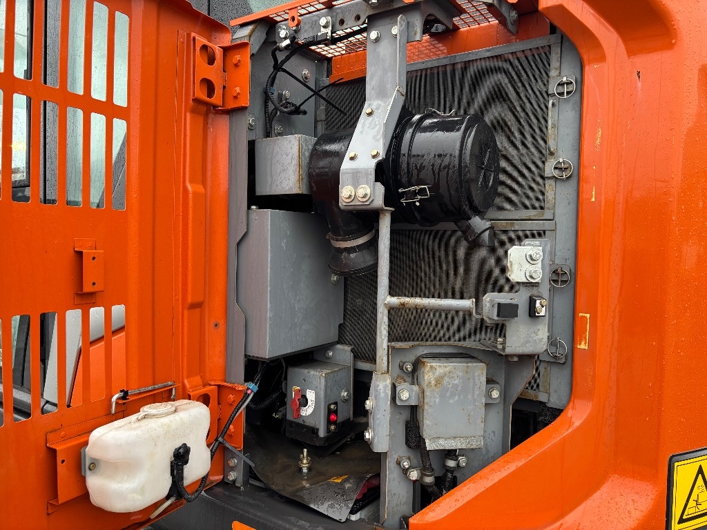 Hitachi ZX 135 US-7 / Rototilt, Rasvari, Stage V kuva 11
