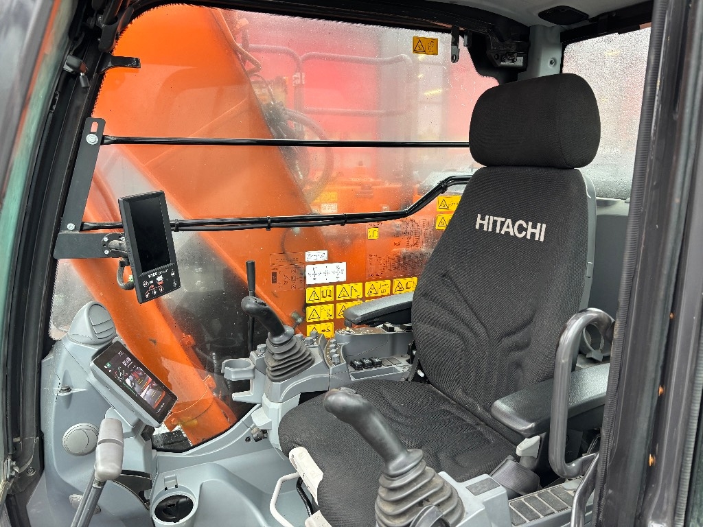 Hitachi ZX 135 US-7 / Rototilt, Rasvari, Stage V kuva 13
