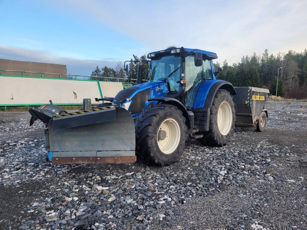Valtra N 123