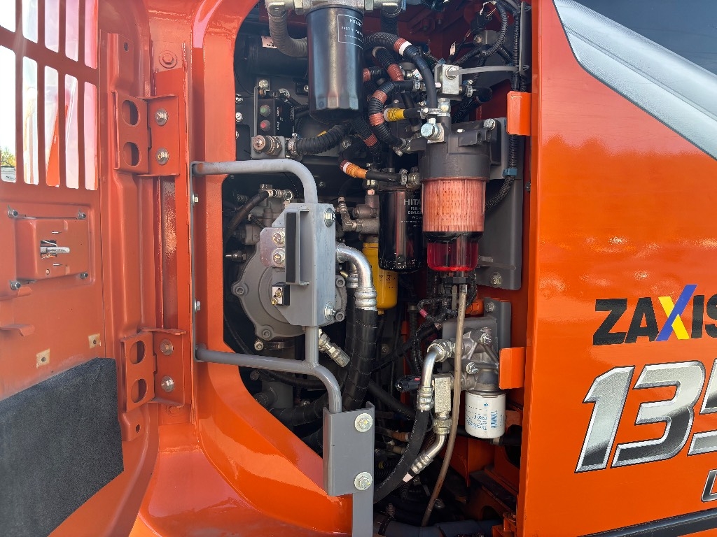 هيتاشي ZX 135 US-7 / جاهز الآن! kuva 11