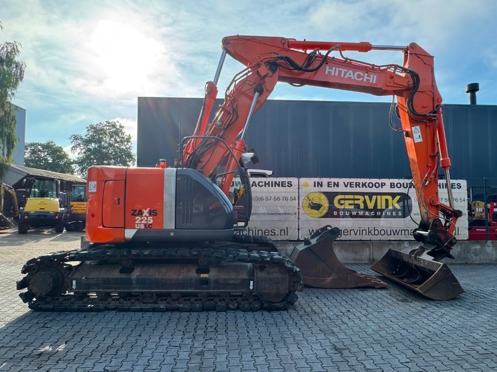 Pelle sur chenilles Hitachi ZX 225 US LC-3 — occasion 2009, 8 300 h