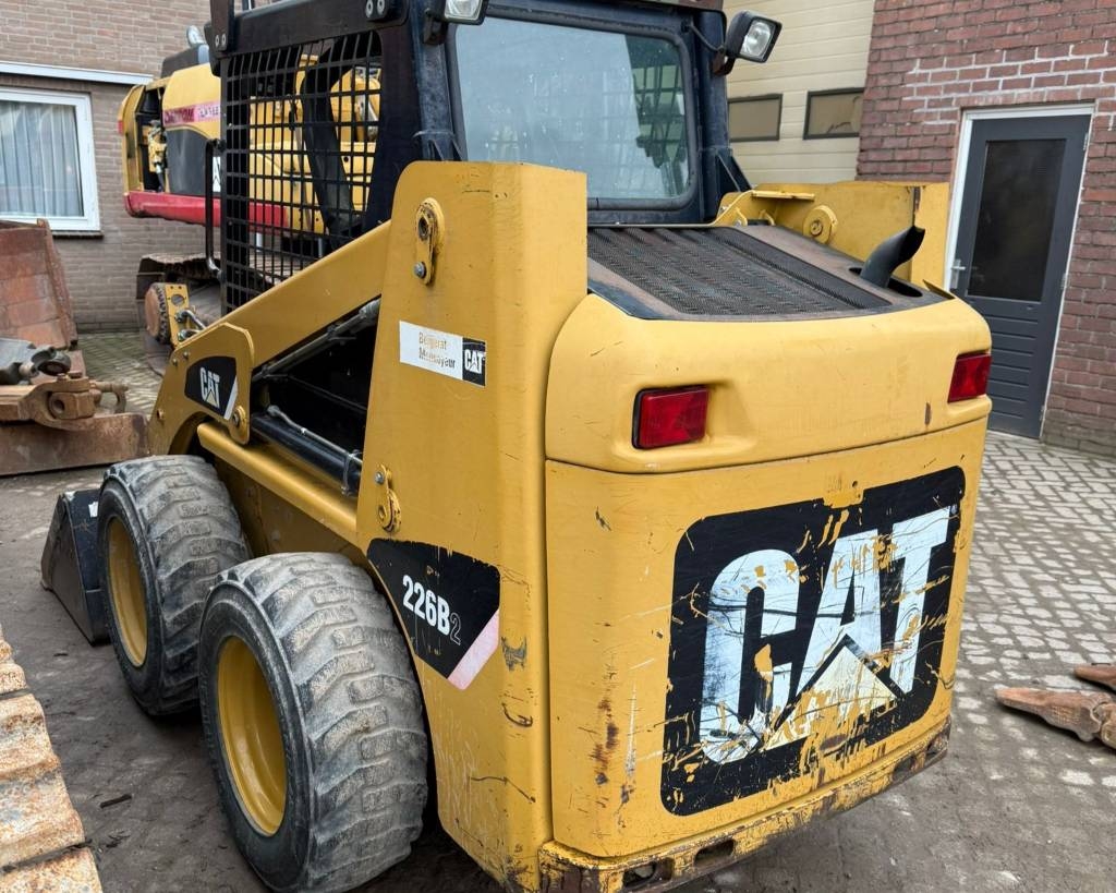 CAT 226 B 2