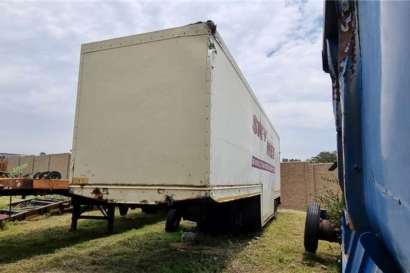 Henred 12m Tandem Axle Pantech