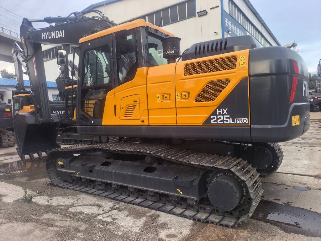 Pelle sur chenilles Hyundai HX225L pro — occasion 2026, 3 h