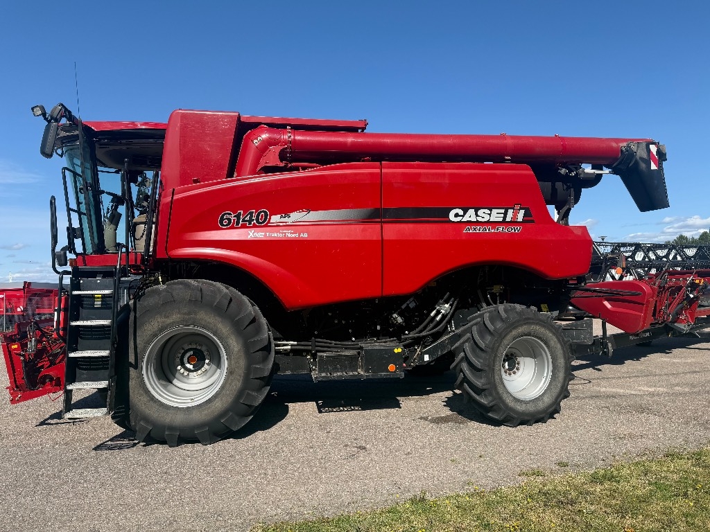 Case IH Axial Flow 6140 25”