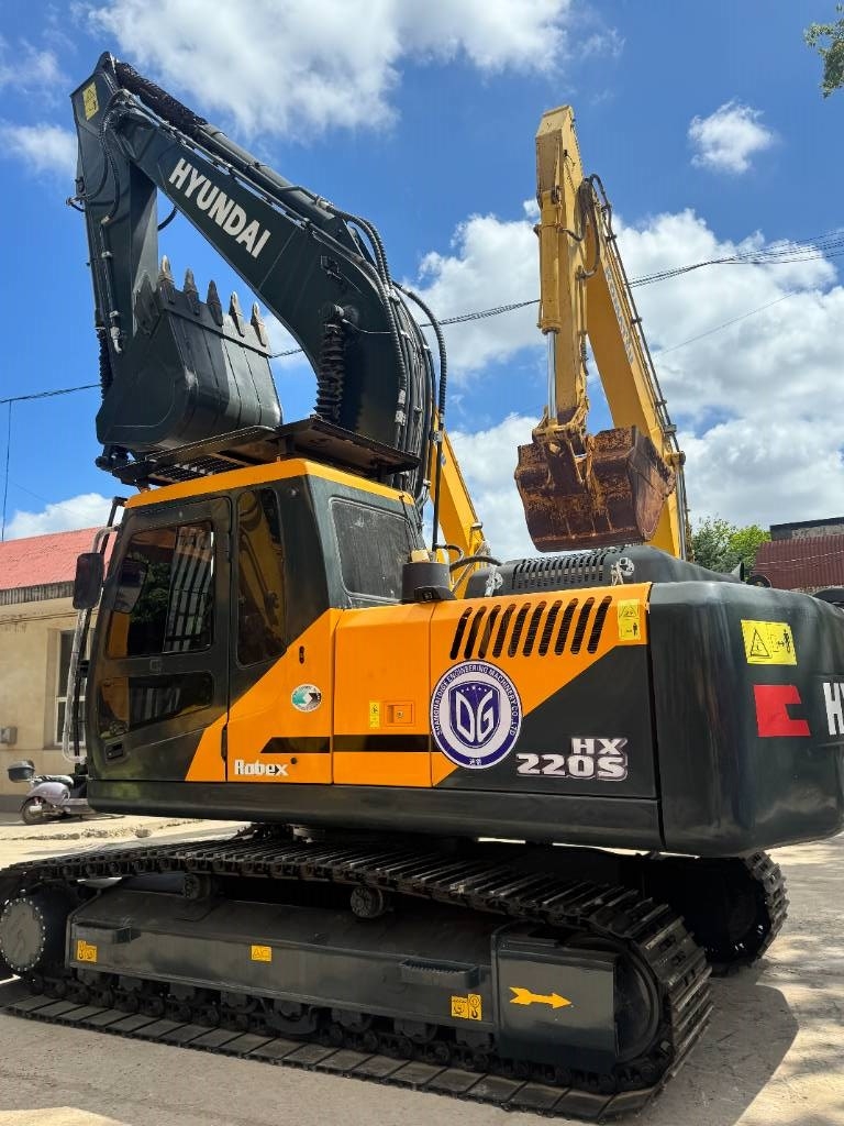 Pelle sur chenilles Hyundai HX220S — occasion 2024, 231 h