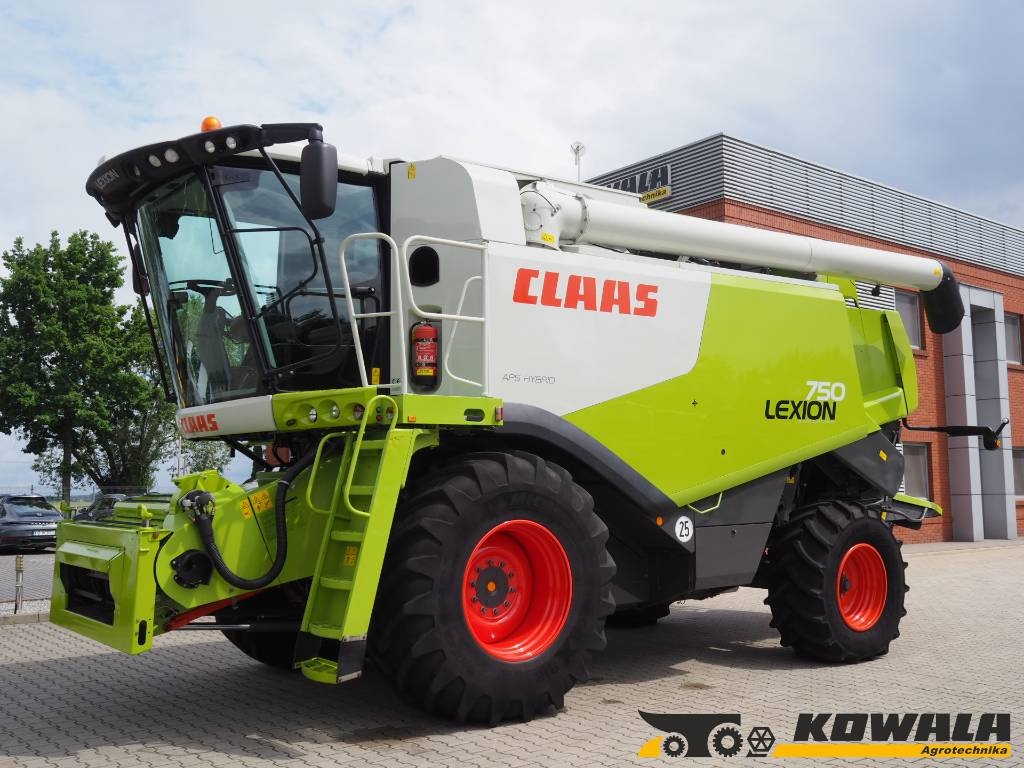 CLAAS Lexion 750 + V750