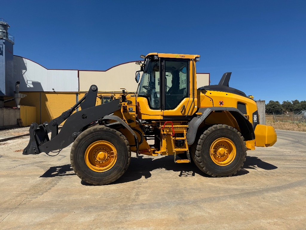 Chargeuse sur pneus Volvo L 90 H — occasion 2015, 19 300 h