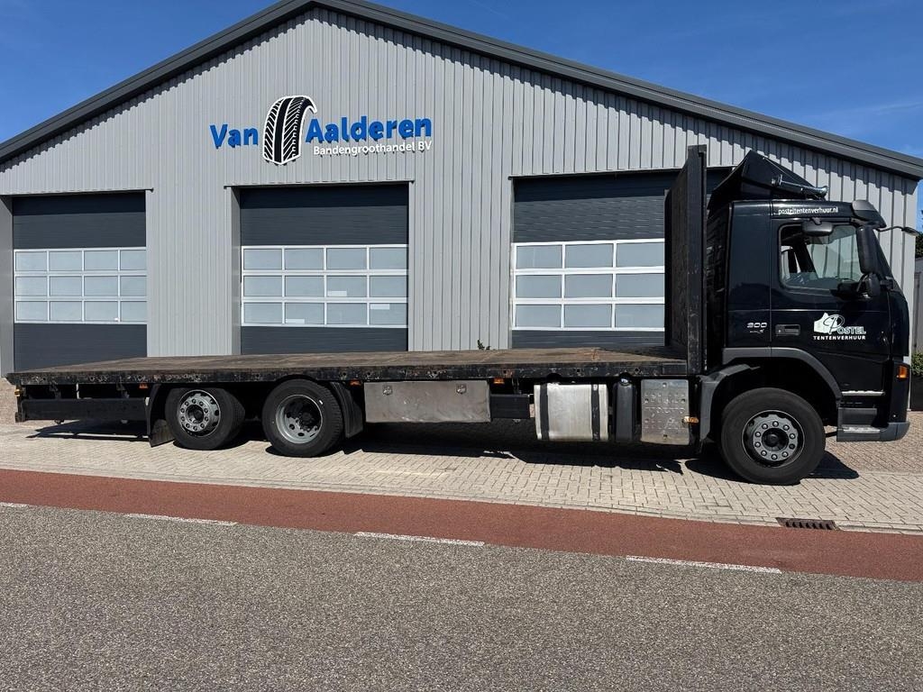 Volvo FM-300 6x2, 8,5 Mtr. Ramp Truck