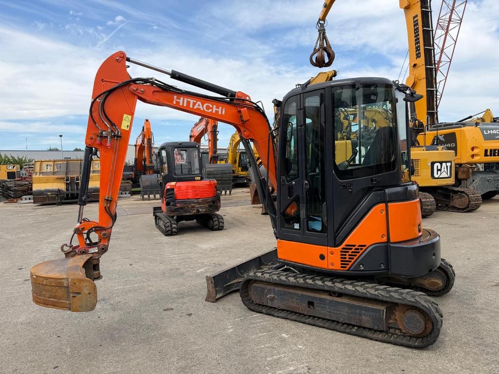 Mini-pelle Hitachi ZX38U . — occasion 2012, 6 967 h