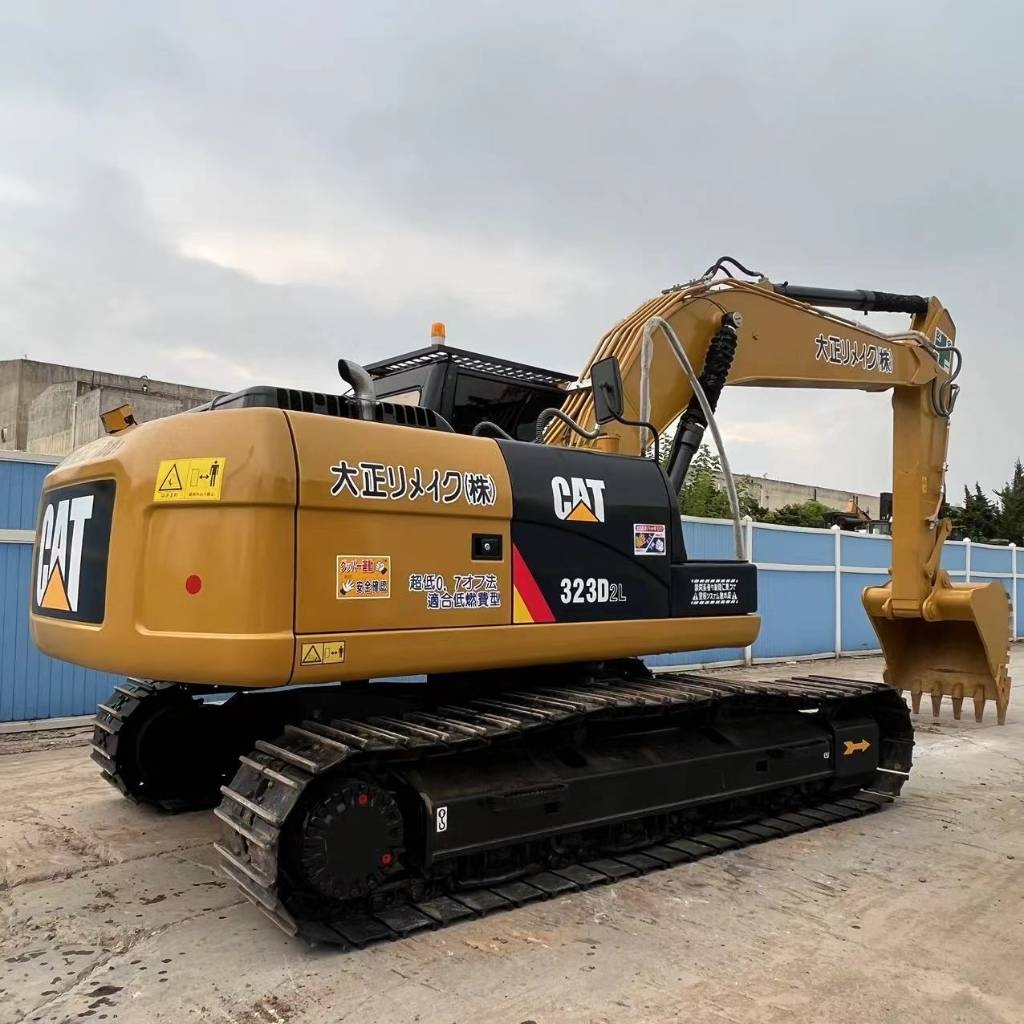 Pelle sur chenilles Caterpillar 323D2L — occasion 2023, 750 h