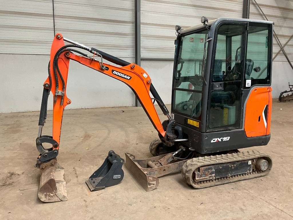 Doosan DX 19