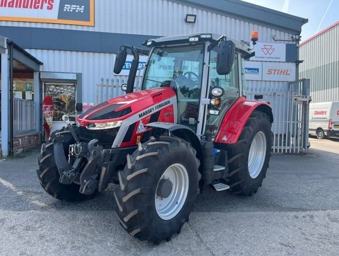 Massey Ferguson 5S.145