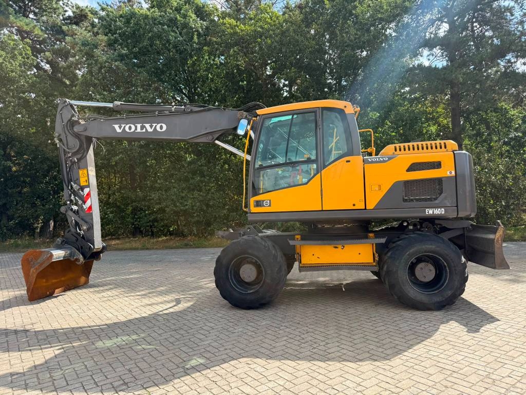 Pelle sur pneus Volvo EW 160 D — occasion 2012, 15 212 h