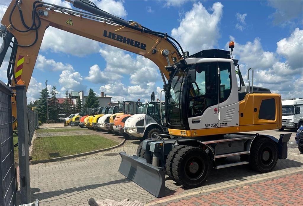 Pelle sur pneus Liebherr 914 — occasion 2017, 8 600 h