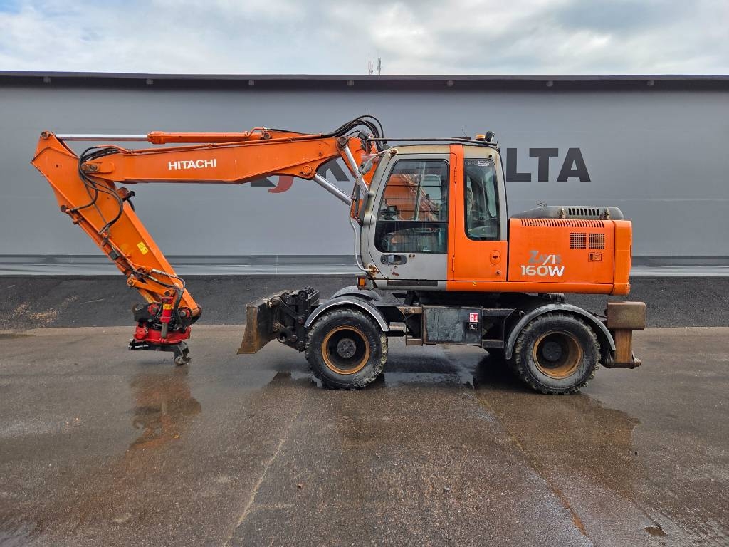 Hitachi ZX160 W PYÖRITTÄJÄLLÄ
