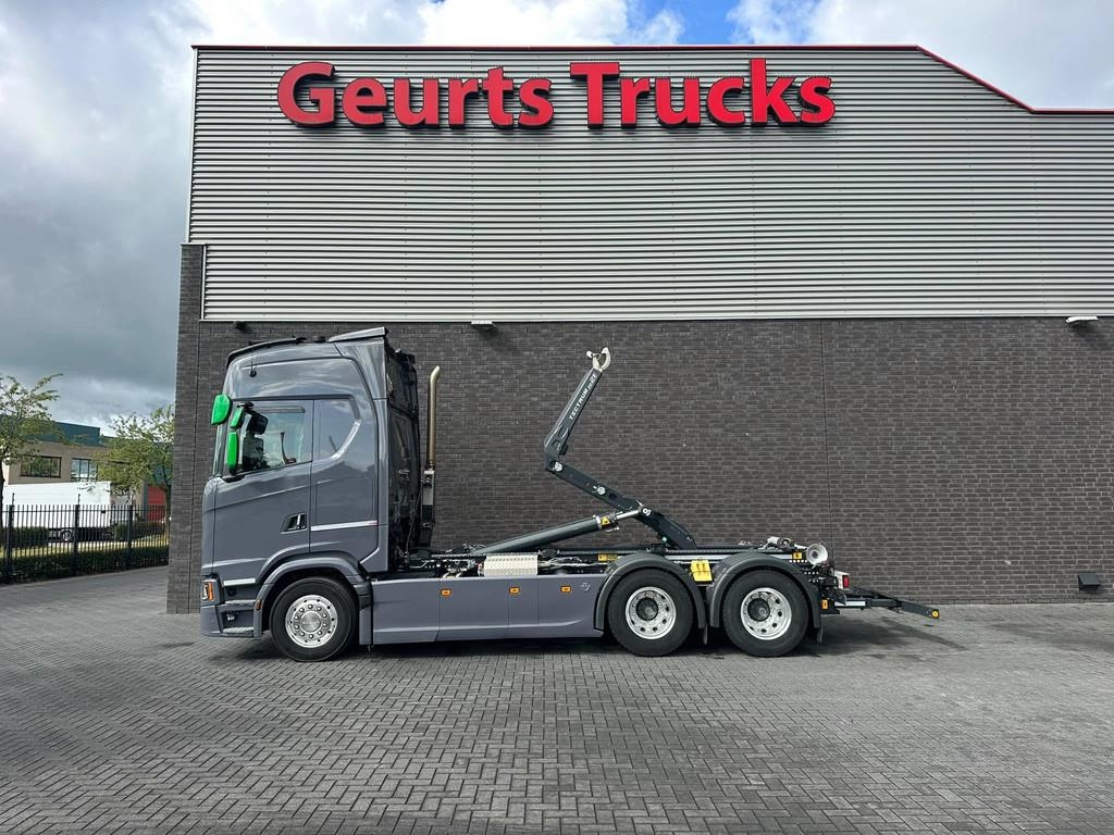 Camion ampliroll Scania S660 V8 6X4 B6X4 NB HAAKARM/ABROLLER/CONTAINERSYST — occasion 2024